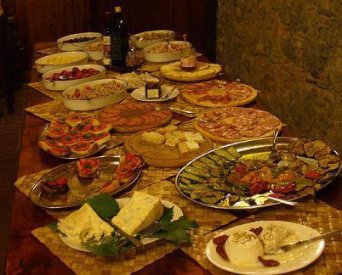 Закуски в деревенком ресторане San Donato для 4 человек !