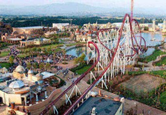 Парк развлечений Rainbow Magic Land в Риме.
