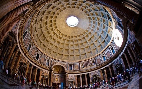 Купол Пантона в Риме с отверстием в центре.