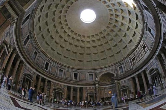 Пантеон или церковь Девы Марии и всех мучеников в Риме и площадь Ротонда.